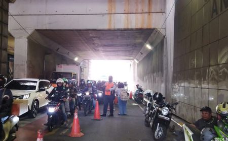 Macet di Underpass Angkasa Kemayoran Akibat Aksi Pencurian Kabel Pompa Air