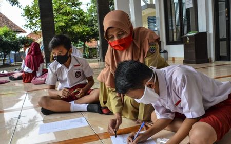 Dipecat Usai Posting Gaji, Bukti Nasib Guru Honorer Masih Terombang-ambing