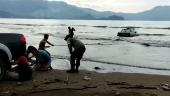 Zona Terlarang Pantai Cengkrong Trenggalek Ditutup Setelah Satu Unit Mobil Sempat Hanyut