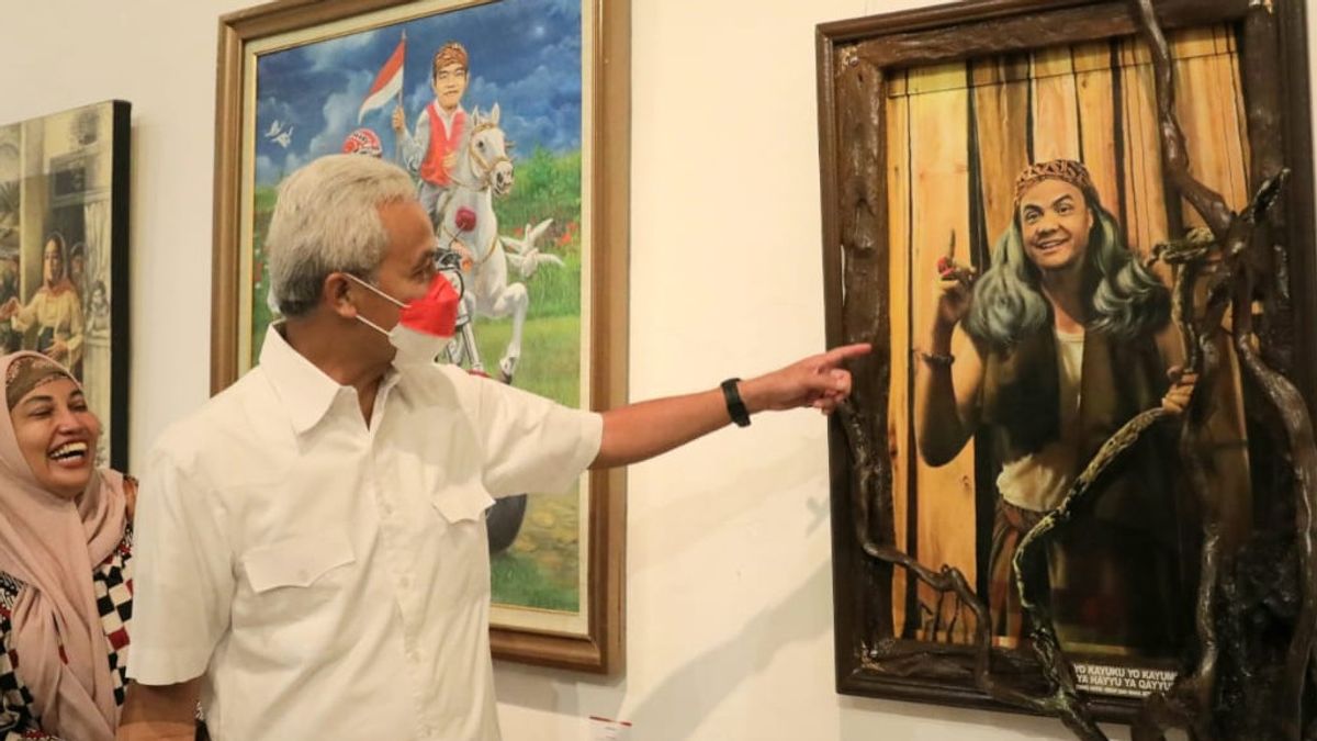 When Ganjar Is Amazed With The Painting Of His Face: Is This A Rocker Or A Shaman, Using Agate Stone?