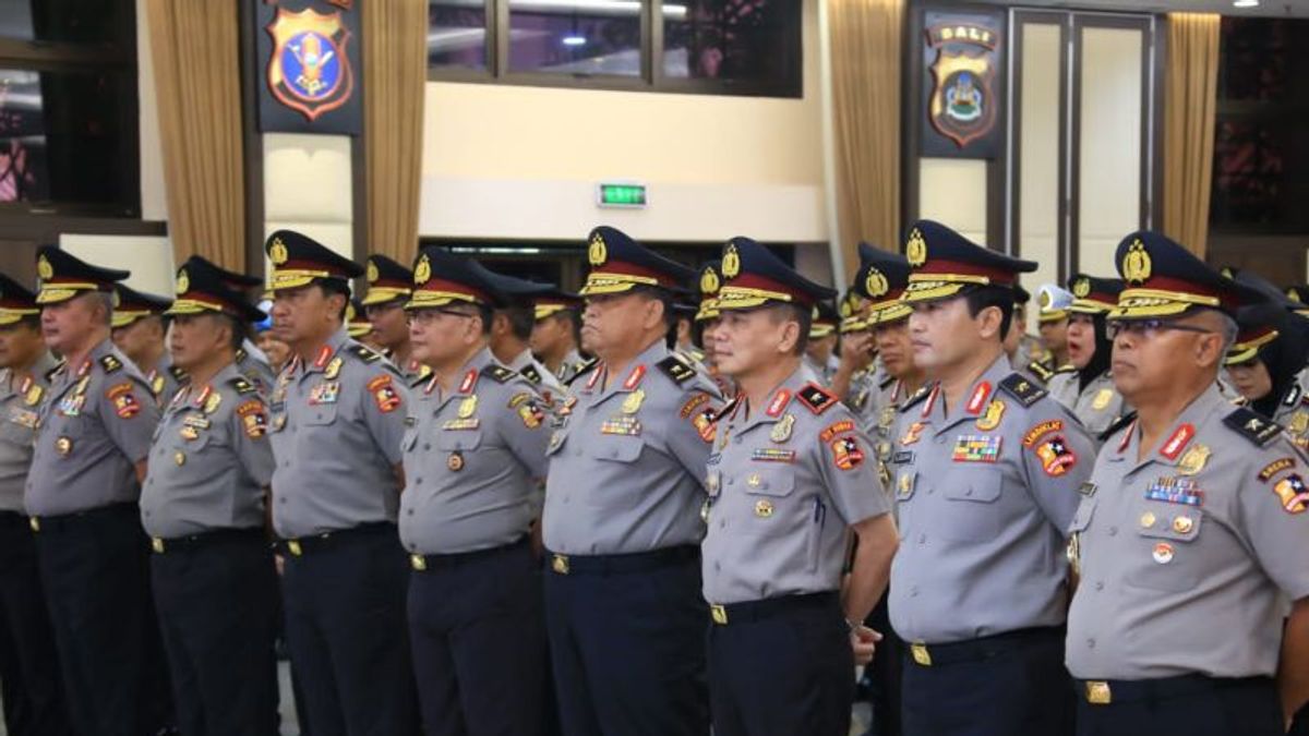   Kapolri Pimpin Upacara Kenaikan Pangkat 22 Perwira Tinggi
