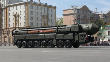 غدا تنتهي معاهدة الأسلحة النووية الأمريكية الروسية ، ويحذر البابا ليو من سباق جديد للأسلحة