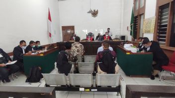 被告受贿的供词 伊赫桑·阿亚图拉，因西爪哇中共要求从地区机构提取一些钱