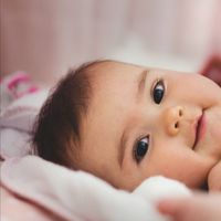 Ciri-Ciri Bayi Cerdas dan Pintar dari Wataknya