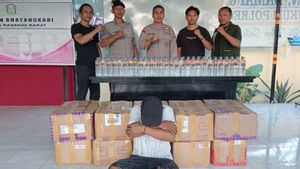 Le trafic d’arak Bali de 570 bouteilles échouées à Bima, la police vérifie le chauffeur du camion
