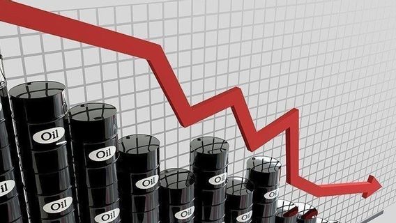 Oil Drops Due To Fear Of Demand Due To Prospects Of Rising Interest Rates
