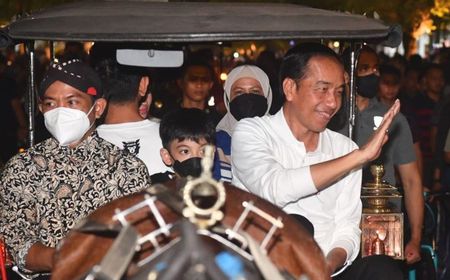 Malam Mingguan Jokowi Bareng Cucu Naik Andong Keliling Malioboro