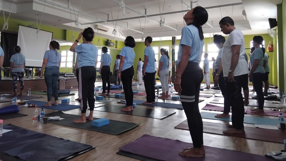 Rotary Club Bali Bersinar Gelar Yoga dan Meditasi di Lapas Perempuan Kerobokan