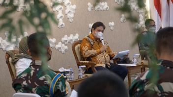 Airlangga: TNI-Police Have An Extraordinary Role In Combating COVID-19