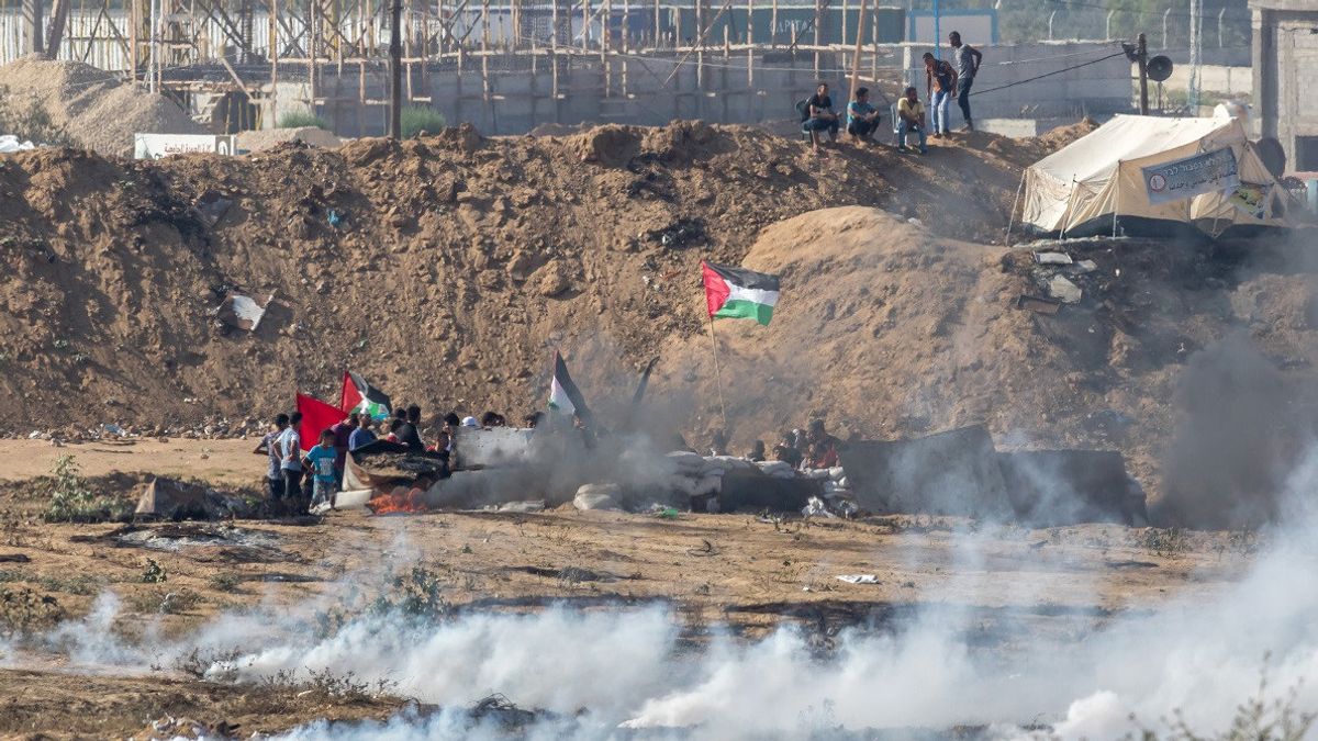 ガザ国境での抗議行動中に爆発の結果、5人のパレスチナの若者が死亡した