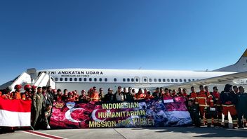 トルコの地震に対するインドネシアの支援の最初の波がアダナに到着し、SARチームはすぐにアンタキヤ作戦地域に移動しました