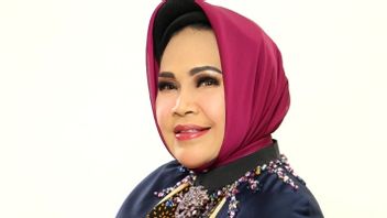 Hetty Koes Endang Bawakan <i>Buih Jadi Permadani</i> dalam Versi Keroncong