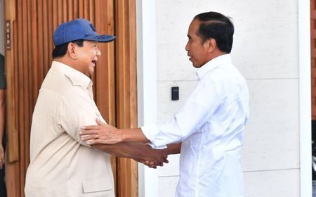 Prabowo Hampiri Jokowi di Halim Beri Ucapan Selamat Ulang Tahun