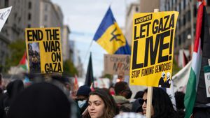 イスラエルがラファで難民を虐殺、警官3人負傷、40人逮捕後、ロンドンでパレスチナ支持デモ
