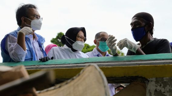 Risma Finds Scavengers Living Under Flyover, Central Jakarta City Government: It Has Been Regulated But Back Again