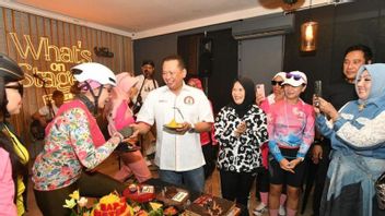 رئيس الجمعية الاستشارية الشعبية لجمهورية إندونيسيا يشجع على تطوير ممرات خاصة للدراجات