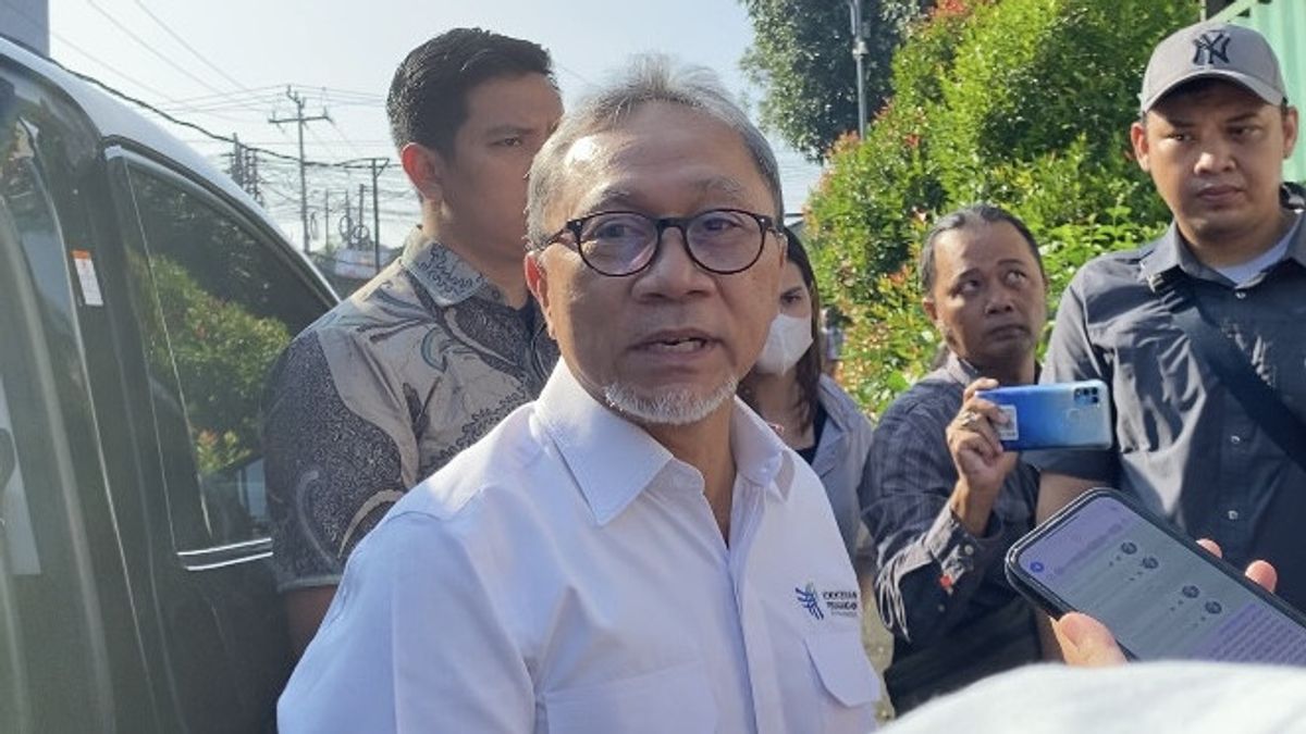 Trade Minister Zulhas: Illegal Imported Goods Worth IDR 40 Billion Sent By Foreigners