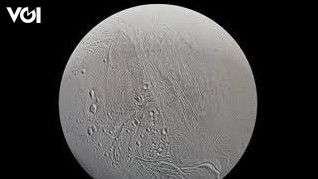 “Scientists Discover Massive Water Vapor Eruption on Saturn’s Moon Enceladus with James Webb Space Telescope”