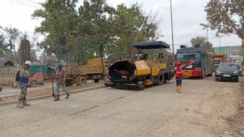 Le ministère de l'Urbanisme commence à réparer les structures endommagées des routes à Aceh Tamiang après les inondations de la région de Sumatra