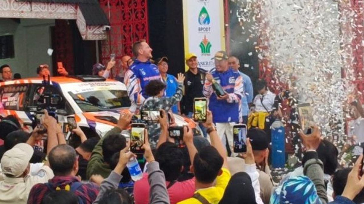 Rifat Sungkar dan Benjamin Searcy Raih Gelar Juara Grand Final APRC di Danau Toba