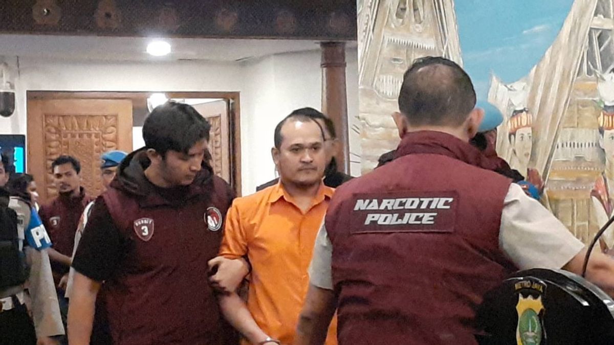 Fugitive Number One Thailand Chaowalit Deported Through Terminal 1 Of Soetta Airport