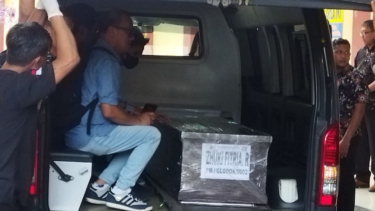 RS Polri Serahkan Jenazah Zhuki F. Radja Korban Kebakaran Glodok Plaza ke Pihak Keluarga