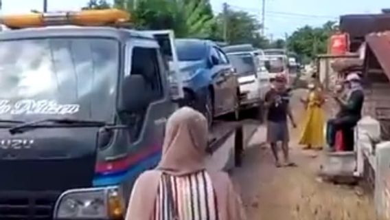 Dapat Ganti Rugi Lahan Kilang Minyak, Warga Tuban Borong Mobil Mewah