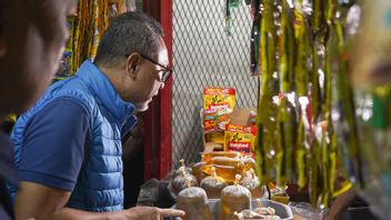 贸易部长祖拉斯周末在Kramat Jati市场监测散装食用油价格时充满Sidak