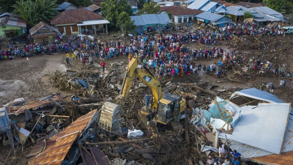 L’Agence Nationale De Gestion Des Catastrophes Donne 500 000 IDR Par Mois Aux Habitants D’East Nusa Tenggara Dont Les Maisons Ont été Endommagées Par Les Inondations