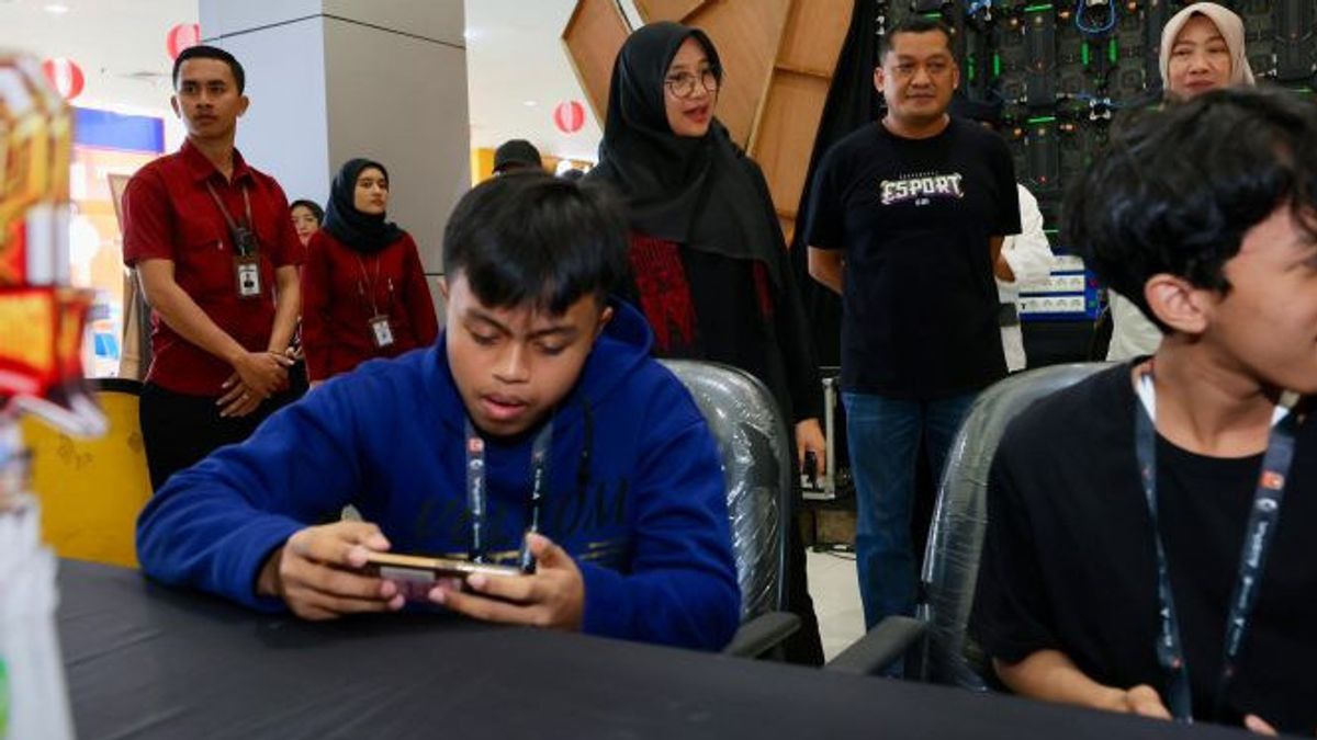 The "E-sports" Competition Becomes A "Gamer" Community Forum In Banyuwangi