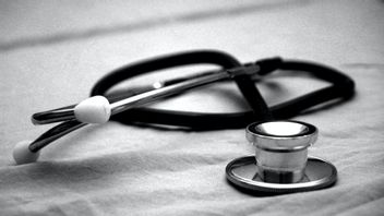 اتهام بسوء الممارسة وإهانة عائلة المريض، طبيبان متخصصان يستقيلان من مستشفى ففاك