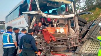 Harapan Jaya Bus Collis Truck On Batang Toll Road, 6 People Injured