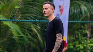 Berbatov Desak Kesabaran terkait Masa Depan Carrick di Manchester United