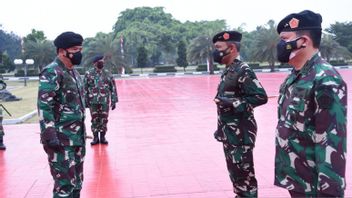 هنا 52 ضباط TNI من ثلاثة ماترا الذي ارتفع من خلال الرتب