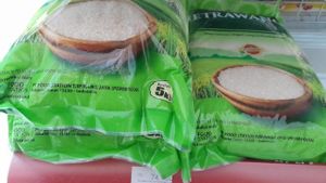 Harga Beras Premium Turun, Tapi Stok di Ritel Modern Mulai Menipis