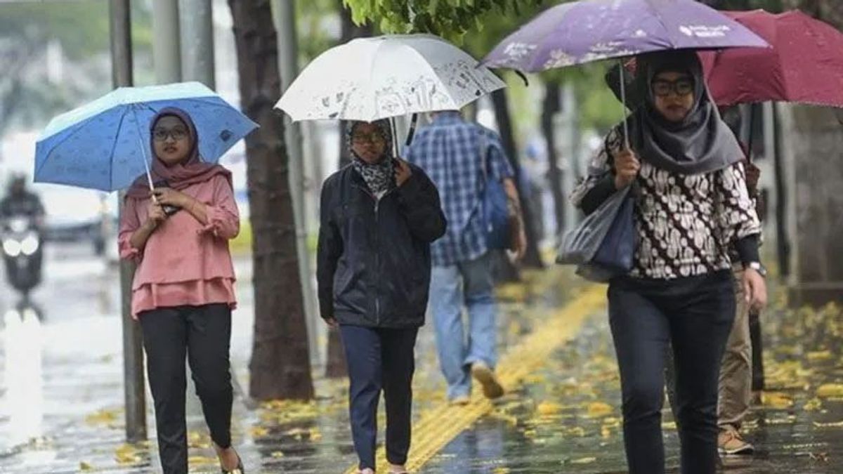 BMKG Keluarkan Peringatan Dini Hujan Disertai Petir di Jakarta Selatan