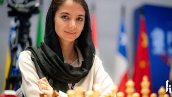 連盟はサラサダット・カデマルシャリエをヒジャーブなしで競争する女性チェスプレーヤーはイランを代表していないと呼んでいます