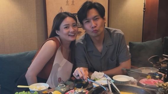 Fendy Chow dan Istri Ungkap Alasan Pilih Terbang dengan Pesawat Berbeda demi Anak