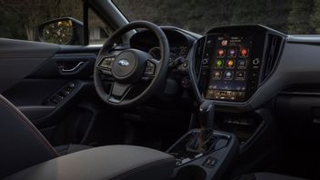 スバルの所有者は、車が走っているときにインフォテイメント画面に表示される広告に不平を言います