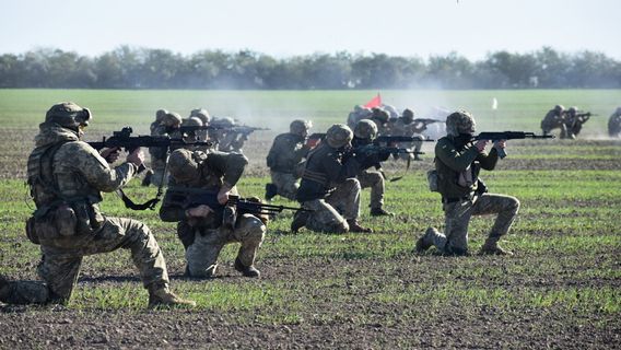 ロシア・マスコミは、ウクライナ兵士のためのイギリス訓練証明書を見つけ、武器を医療技術にまでカバーすると主張している