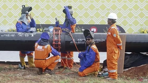 Le flux de gaz dans le tuyau Cisem 2 donne une certitude d'entreprise pour l'industrie dans Jateng et Jabar