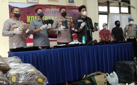 Polisi Tangkap Wanita Pembuat Tembakau Sintetis di Cisauk, Barbuk 37 Kg Disita