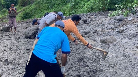 Landslide In Cianjur Causes Main Route To Break And Disrupt Residents' Economy