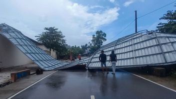 Le toit d’un matelas de football coûte 1,2 milliard de roupies à Natuna Kepri Ambruk Suffisant Angin Kencang