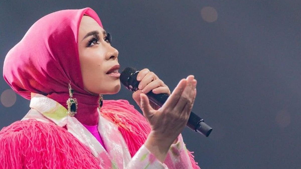 Melly Goeslaw Komentari Cover Lagu Jika oleh Danilla dan Hindia