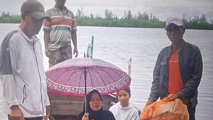Lewati Banjir Bandang hingga Sungai, TNI-Basarnas Evakuasi Ibu Hamil di Agam Sumbar