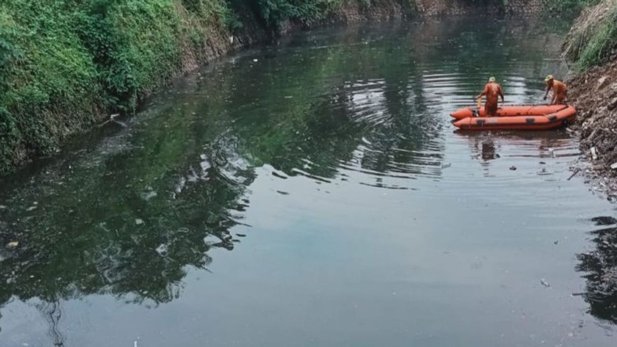 Bekasi Regency Government Puts River Waste Permanent Nets