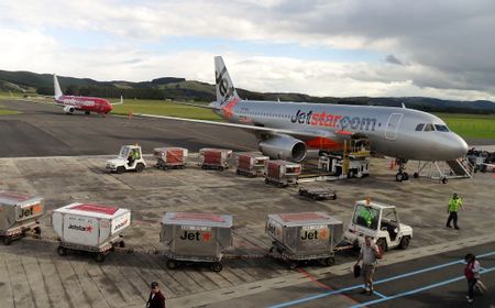 Bandara Ini Batasi Waktu Penumpang yang Ingin Melakukan Pelukan Perpisahan Maksimal 3 Menit