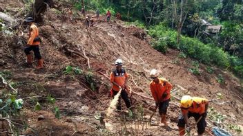 Lima Orang Meninggal Dunia Akibat Banjir dan Longsor di Sukabumi, Empat Korban Dalam Pencarian