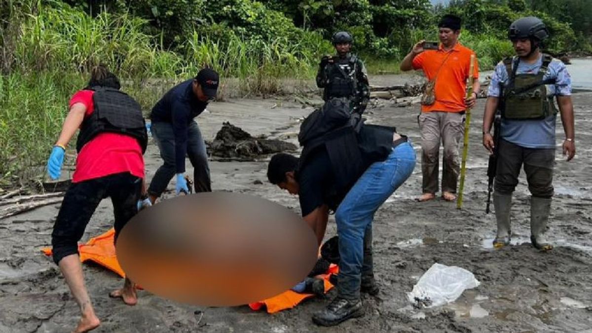 布拉扎河战斗中丧生的KKB成员撤离,TNI-Polri处于待命状态